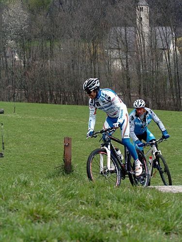 Simoni and Janes try out the cross country course.