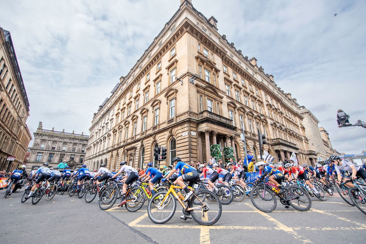 The Junior women's road race was held on the twisting Glasgow circuit