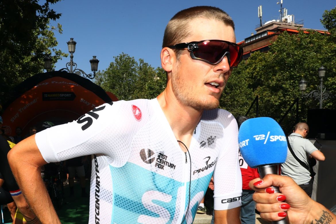 Dylan van Baarle speaks to the press