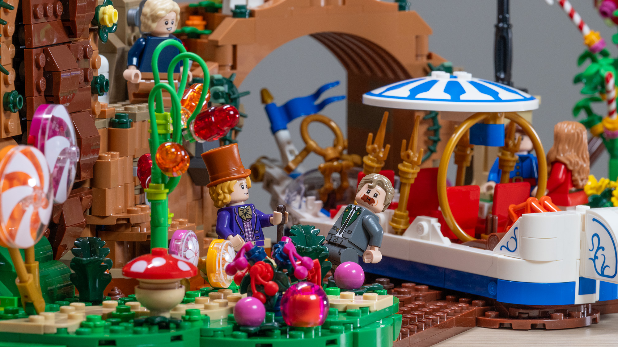 Lego Ideas Willy Wonka & the Chocolate Factory (21360) set. Wonka and Augustus in foreground next to Wonkatania boat.