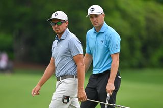 Rickie Fowler and Jordan Spieth line up a putt