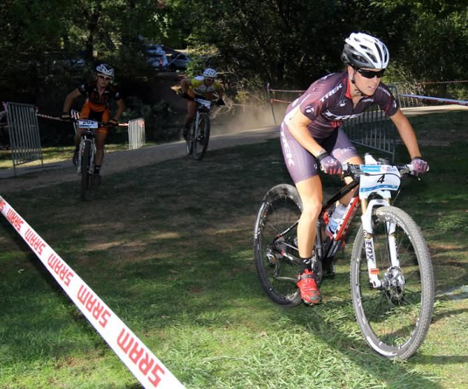Bec Henderson leads Emily Parkes and Katherine O'Shea