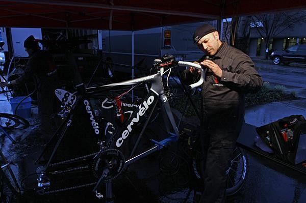 Mechanic Alejandro Torrallo works on the bike of Thir Hushovd