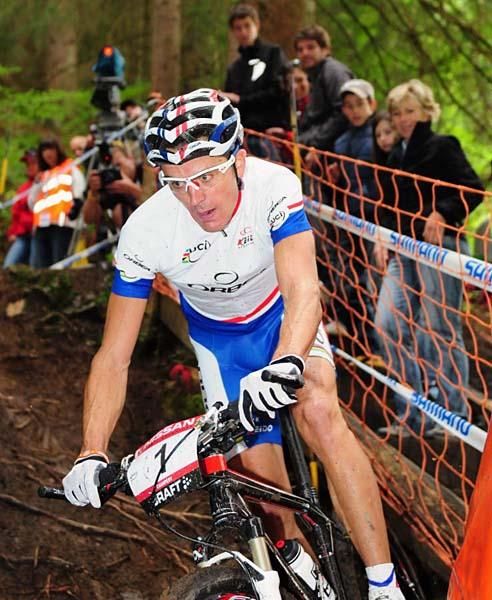 Julien Absalon (Orbea) with a one-minute lead on the field.