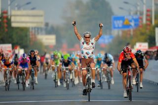 Nicolas Roche (Ag2r-La Mondiale) outsprints Philip Deignan (RadioShack) to win stage 3 of the Tour of Beijing.