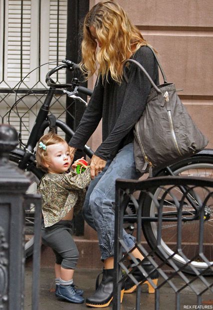 Sarah Jessica Parker - PICS! SJP&#039;s family day out with twins Marion and Tabitha - Sex and the City - Celebrity News - Marie Claire