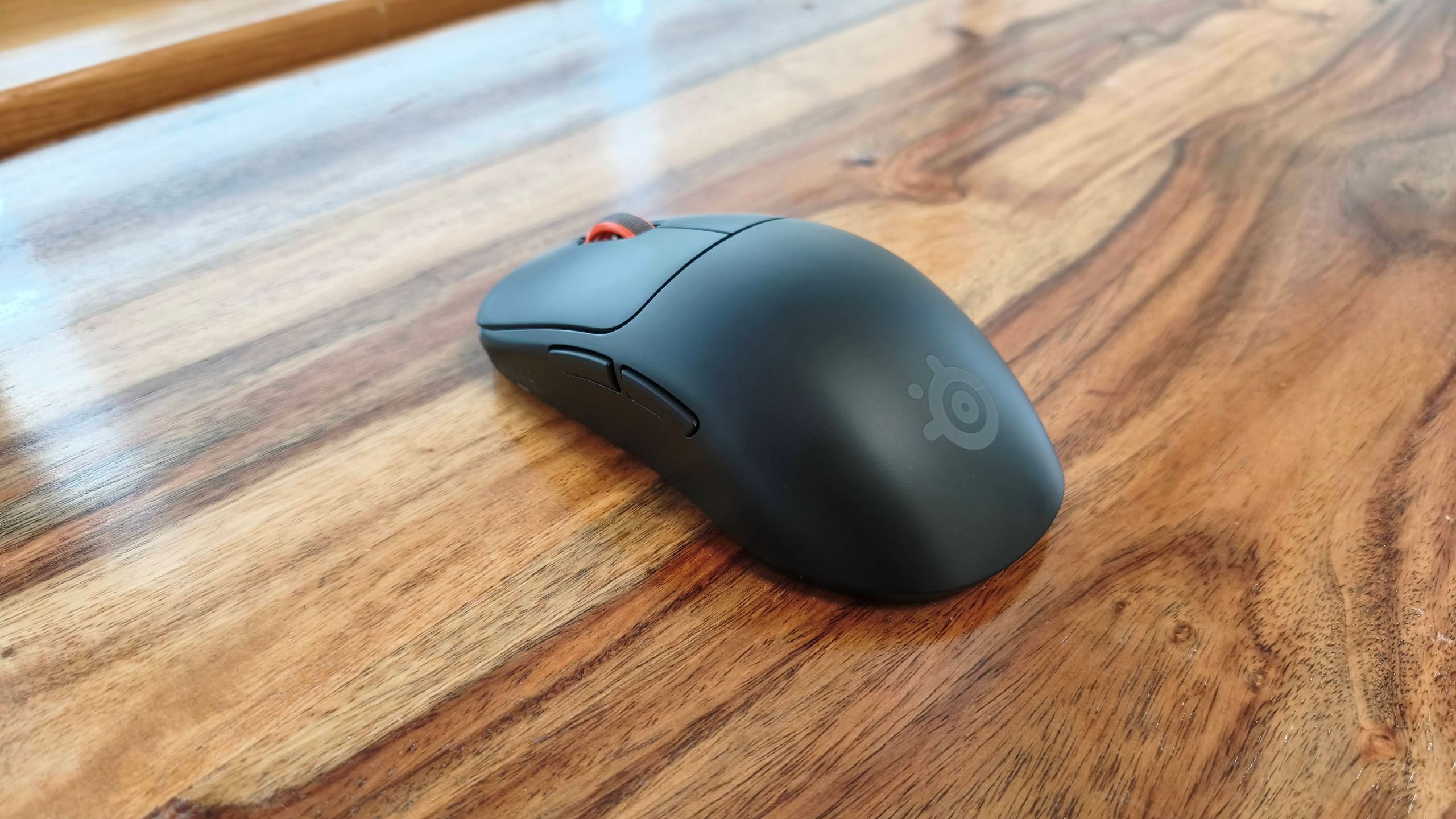 SteelSeries Sensei Pro pairs strong performance with swappable batteries