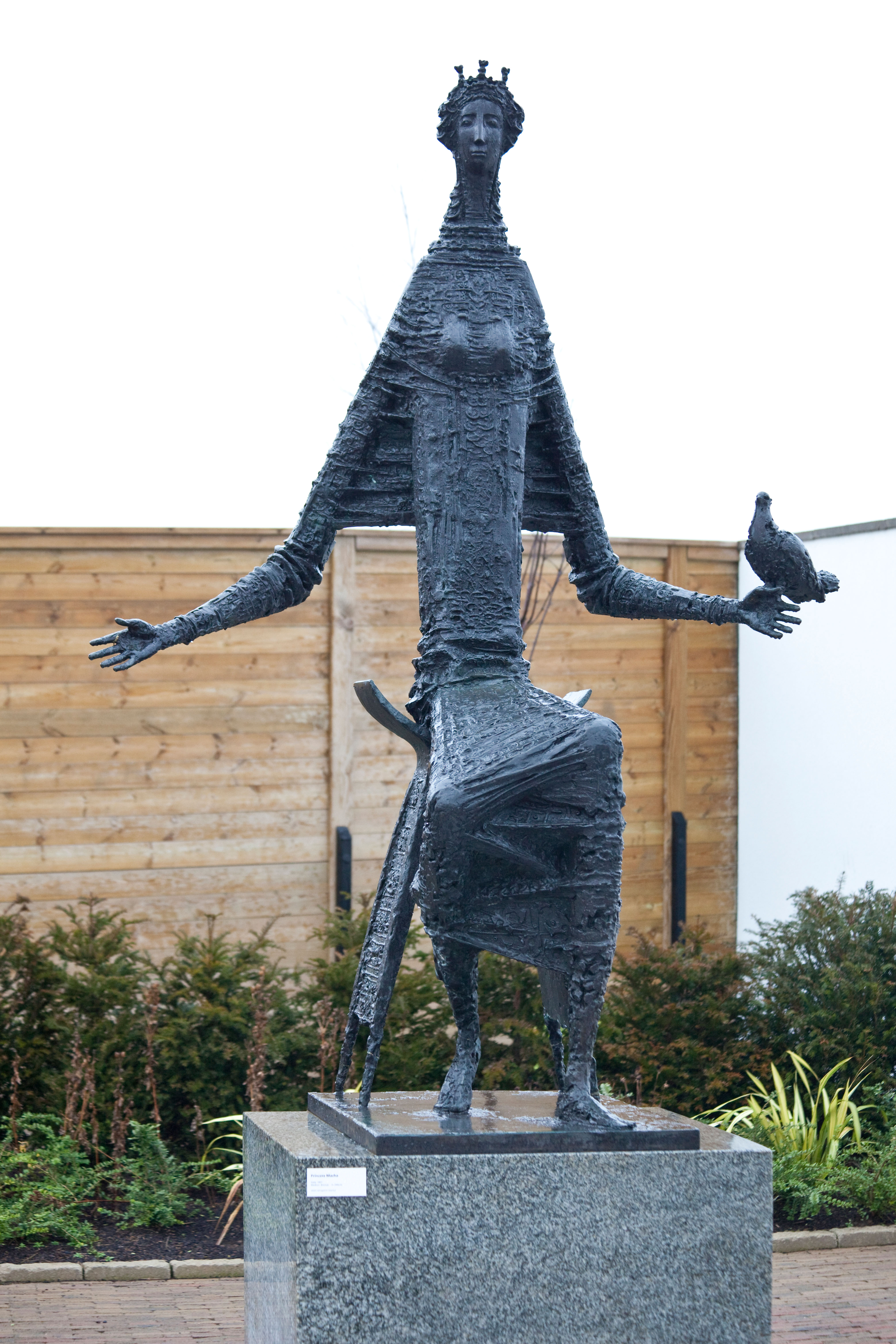 The sculpture of Princess Macha.