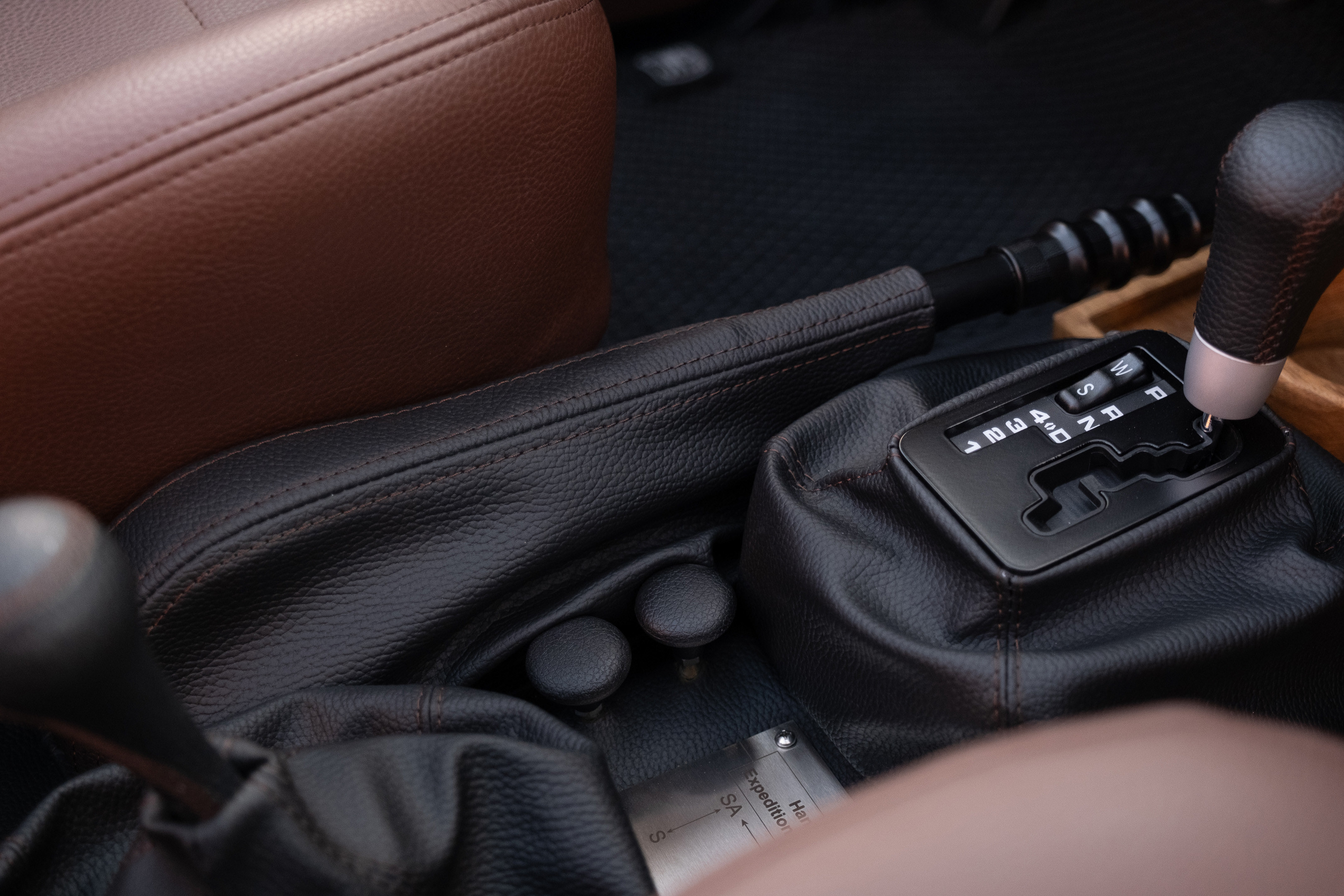 Expedition Motor Company Long Wheelbase Cabrio G-Wagen, updated interior