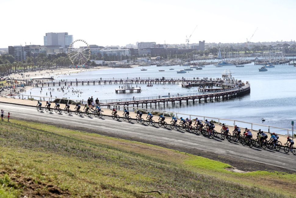 Race 2 of the 2020 Bay Crits takes place on a circuit around Geelong&#039;s Eastern Gardens