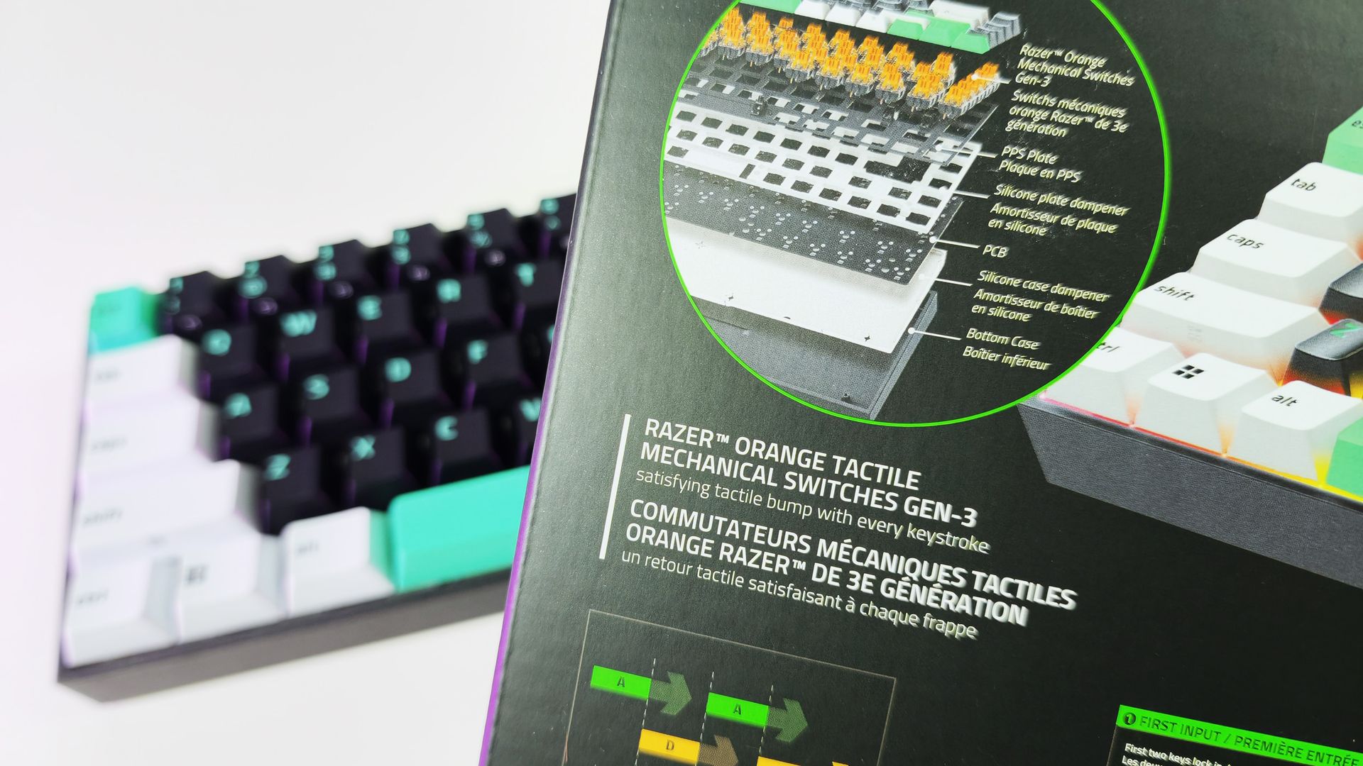 Close-up of the retail box highlighting Razer Orange Tactile Mechanical Switches Gen-3 with an exploded layer diagram.