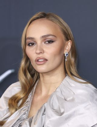 A photo of Lily-Rose Depp sporting winged black eyeliner and taupe lip liner at the UK premiere of Nosferatu.