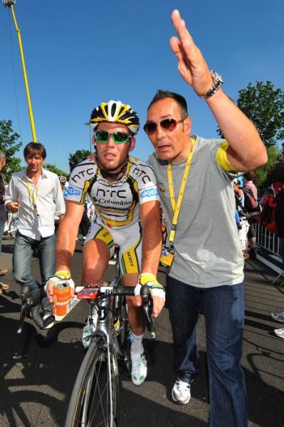 Erik Zabel speaks with Mark Cavendish (HTC - Columbia) after stage one.