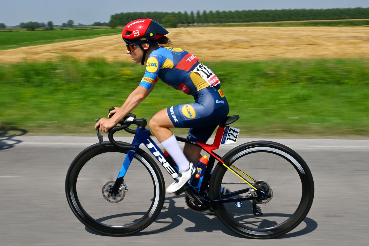 Talented young climber Gaia Realini on the way back from a rear wheel change