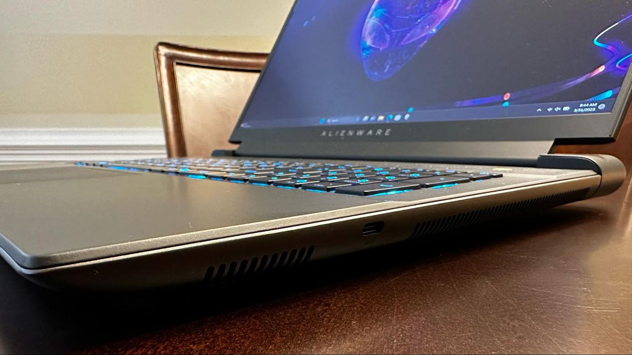 Alienware m18 R1
