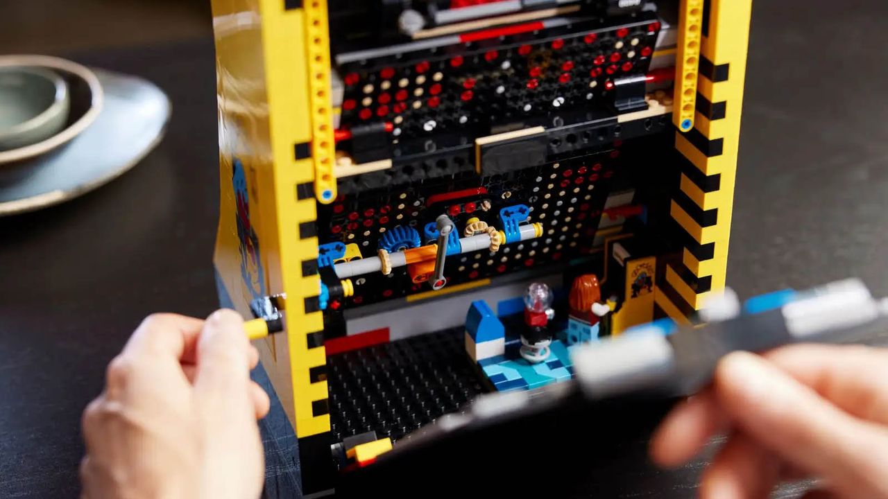 Lego Icons Pac-Man Arcade Mini set