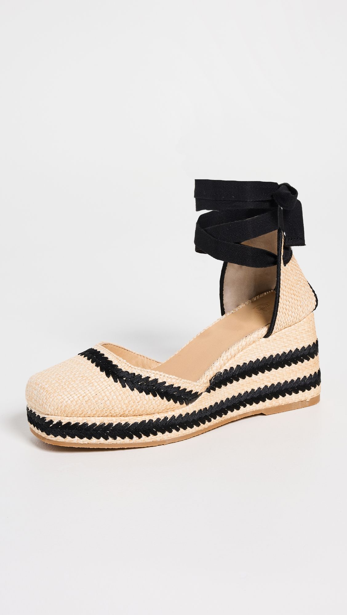 Katie Holmes Wore This Under-0 Shoe Trend Katie Holmes Wore This Under-0 Shoe Trend
