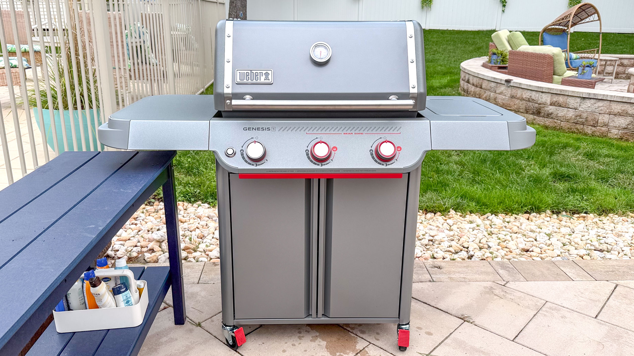 Weber Genesis E-325 Titanium Edition