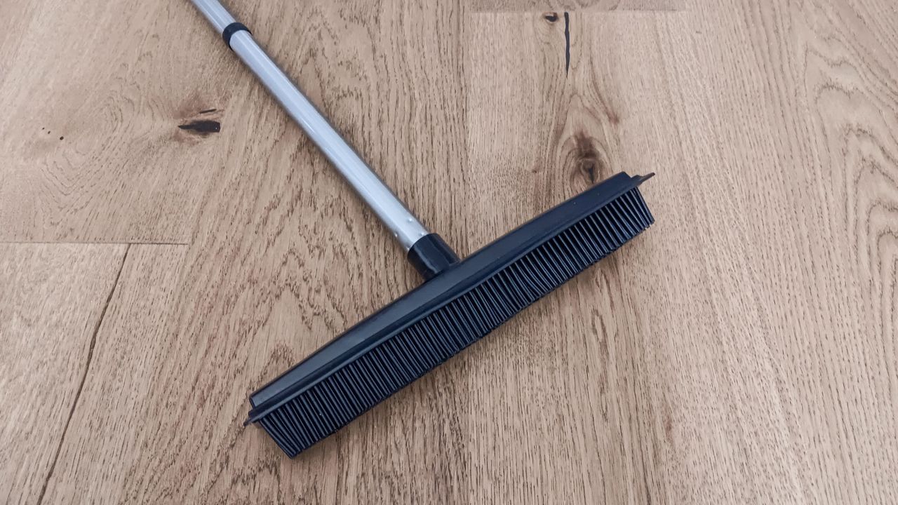 Cleaning brush and broom set