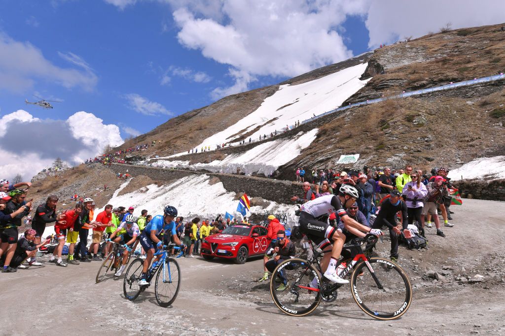 Tom Dumoulin chases