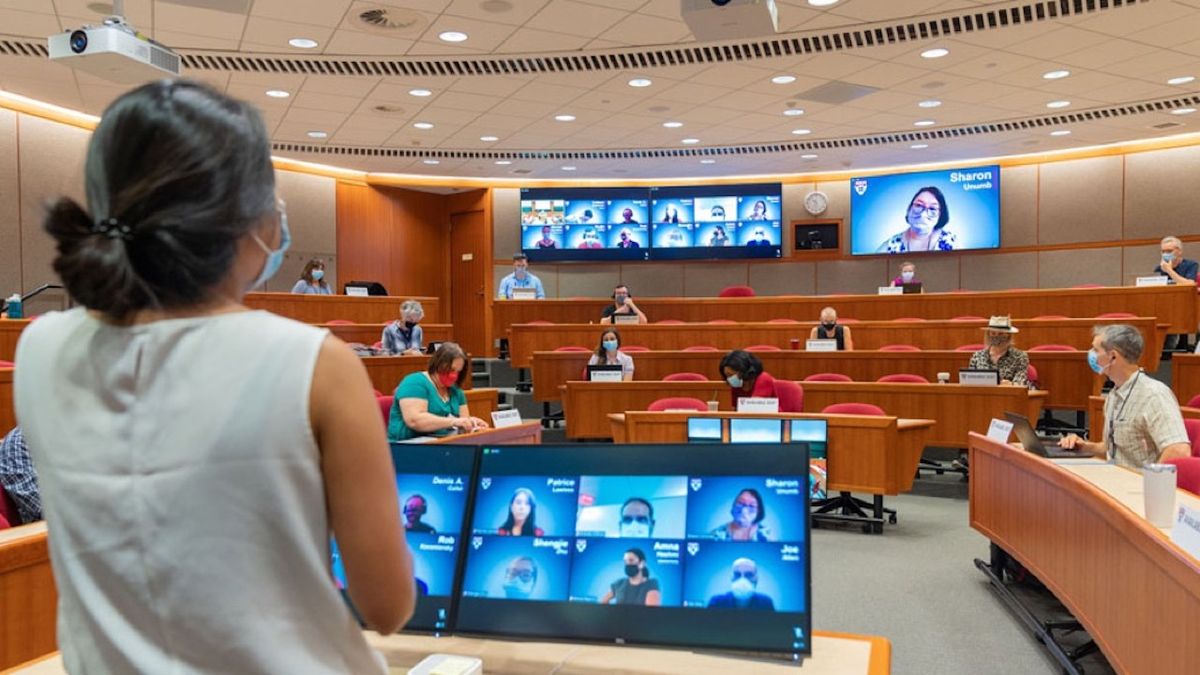 RGB Spectrum QuadView multiviewer in a Harvard Business School lecture hall