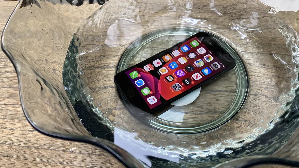 Best waterproof phones: iPhone SE 2020
