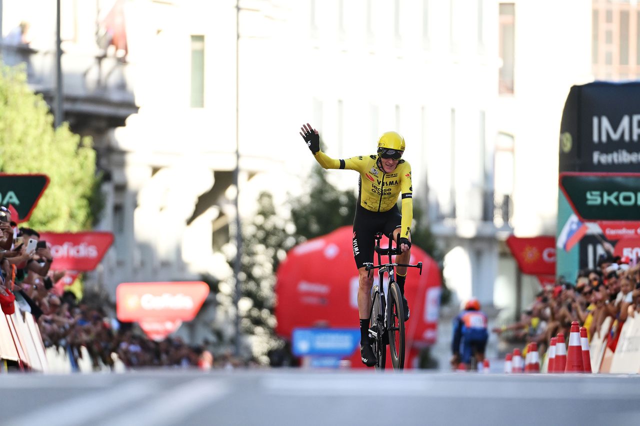 MADRID, SPAIN - SEPTEMBER 08: Robert Gesink of The Netherlands and Team Visma | Lease a Bike waves to the crowd during the La Vuelta - 79th Tour of Spain 2024, Stage 21 a 24.6km individual time trial stage from Madrid to Madrid / #UCIWT / on September 08, 2024 in Madrid, Spain. (Photo by Tim de Waele/Getty Images)