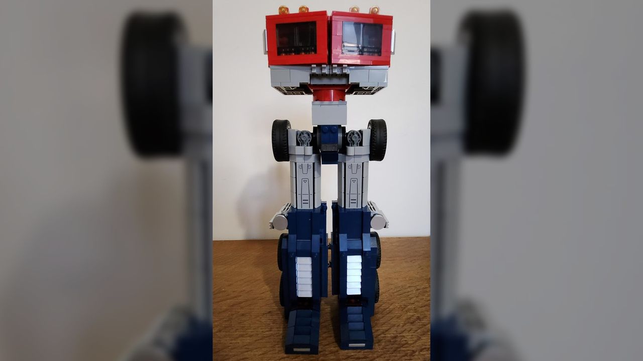 Lego Icons Optimus Prime (10302)_Legs