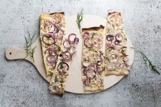 veganer Flammkuchen (mit Rauchertofu und Zwiebeln) (veganer Flammkuchen