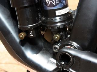 Positive and negative air chambers are clearly marked and easily accessible.