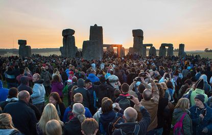 Thousands of revelers welcome the summer solstice at Stonehenge