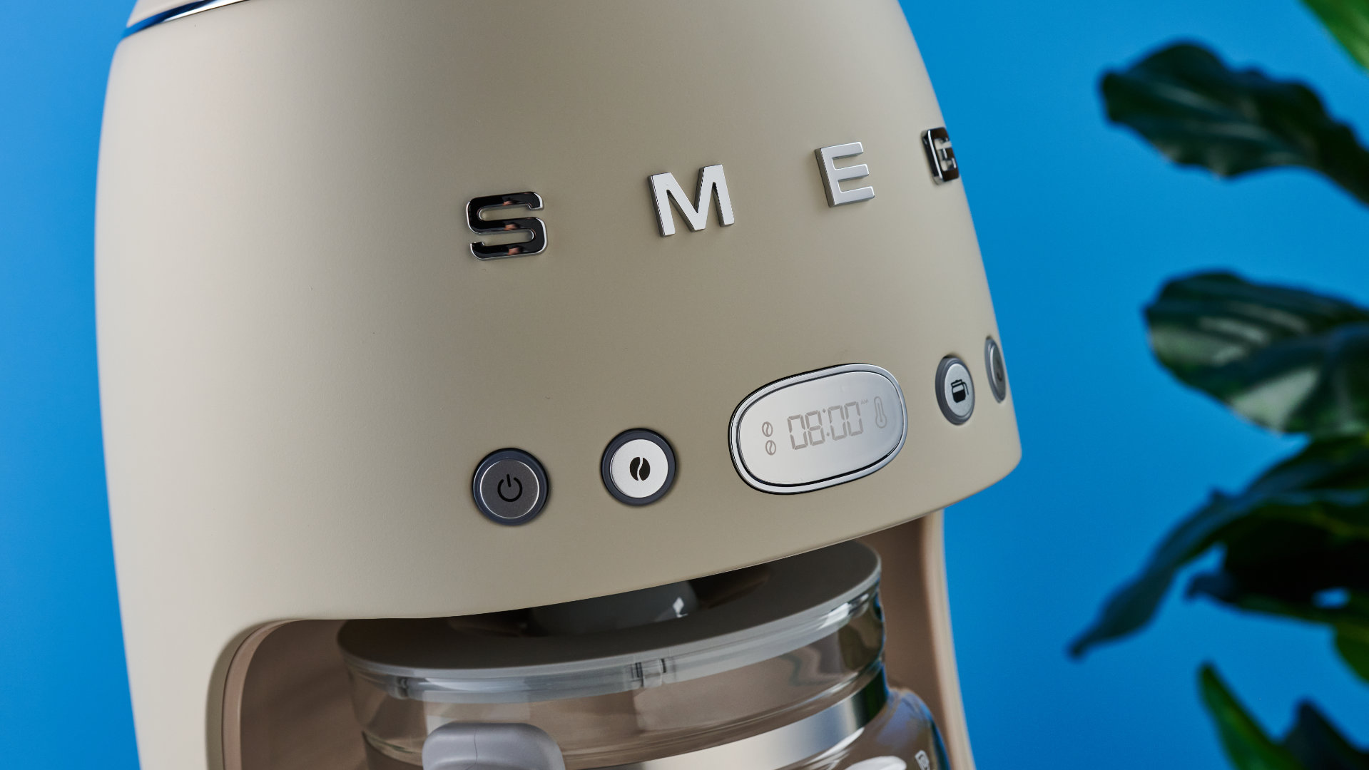 the smeg retro coffee maker photographed against the blue tom's guide background