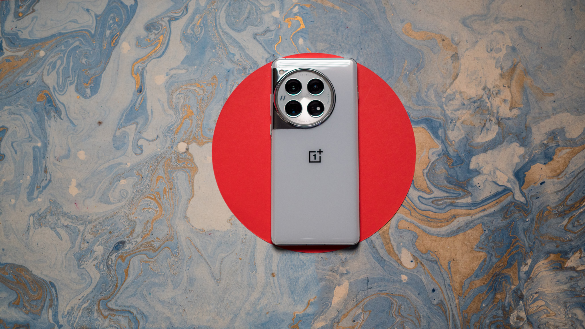 OnePlus 12 Glacial White: просто великолепно