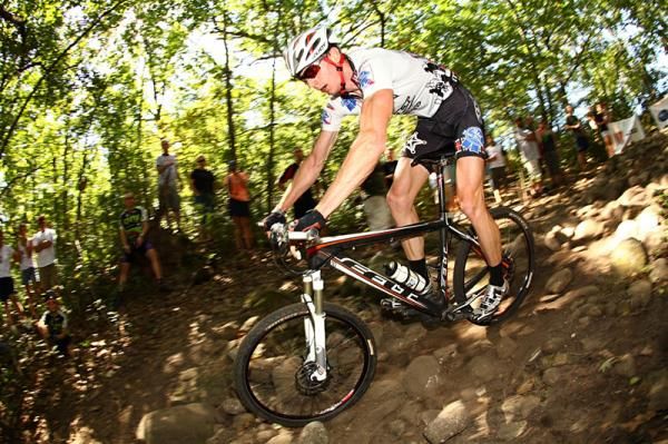Elite men's overall series leader Tristan Schouten (Mafia) races through a rock garden lined with spectators at WORS Treadfest 2010.