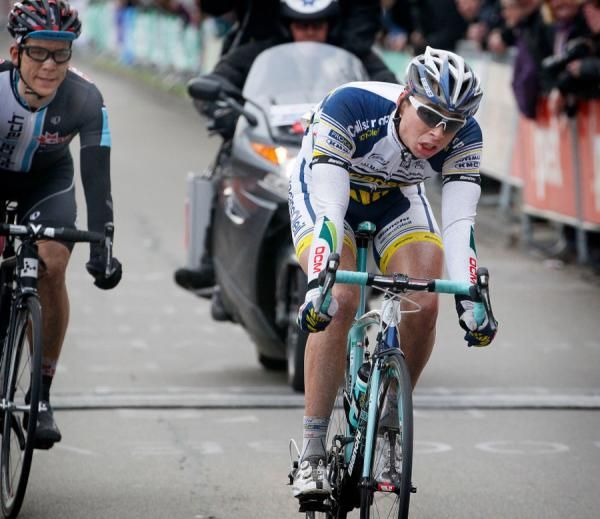 Bert-Jan Lindeman (Vacansoleil - DCM) bests Guillaume Boivin (Spidertech Powered by C10) in the two-man sprint to the line.