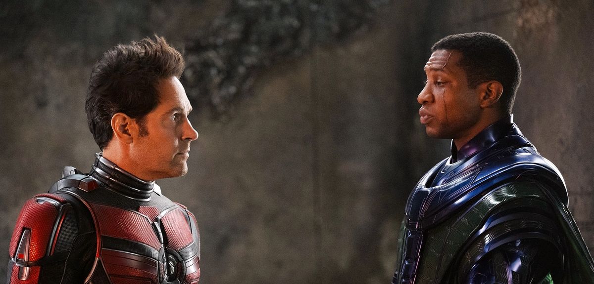 (L to R) Paul Rudd as Scott Lang/Ant-Man and Jonathan Majors as Kang the Conqueror in Ant-Man and The Wasp: Quantumania