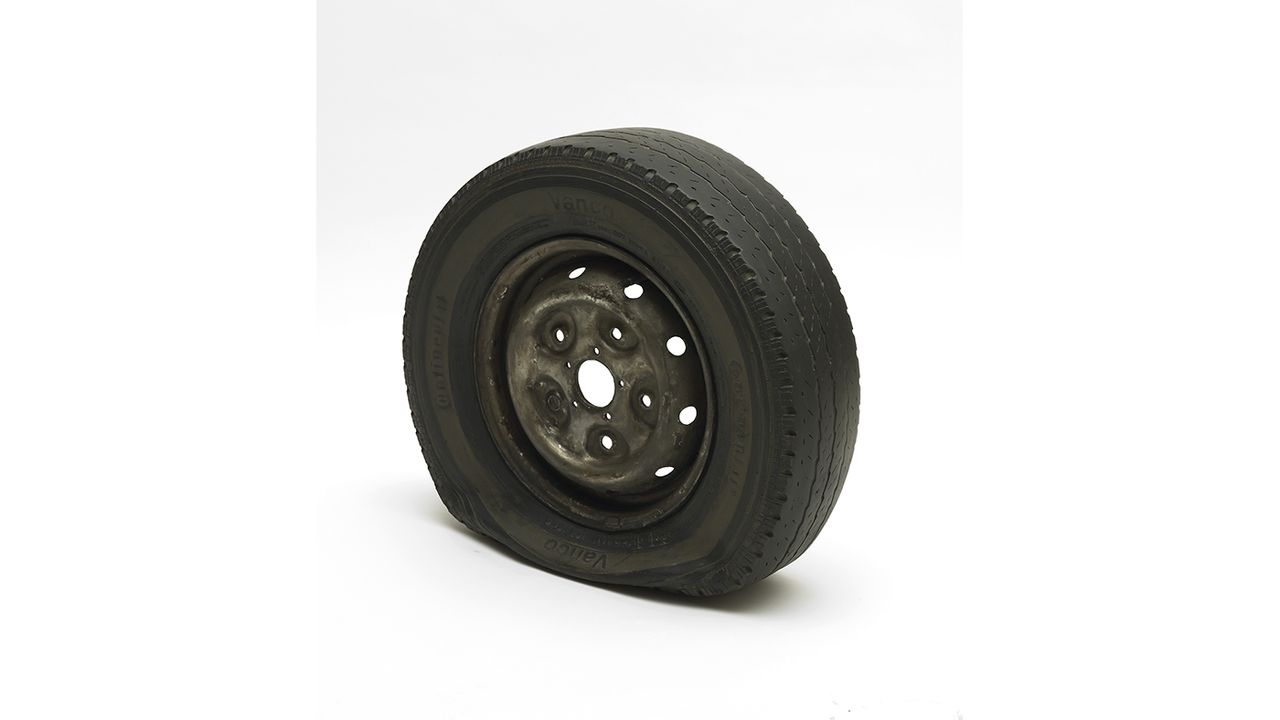 gavin_turk_flat_tyre_2013_photo_andy_keate_c_gavin_turk_live_stock_market.jpg