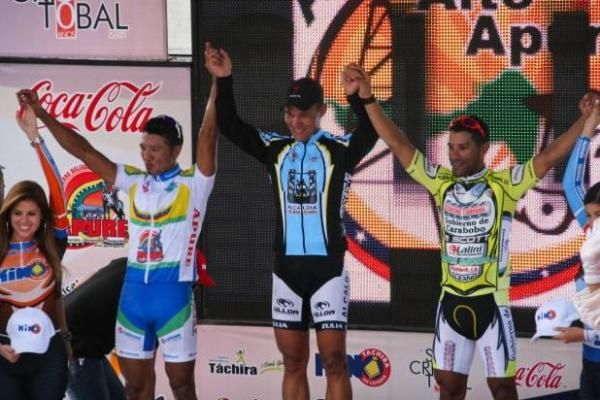 The podium stage 2 - Miguel Chacon (Alcaldia de Maracaibo); Miguel Ubeto (Cauchos Guayana-GOB Carabobo); Wilmer Bravo (GOB Apure-Valeven)
