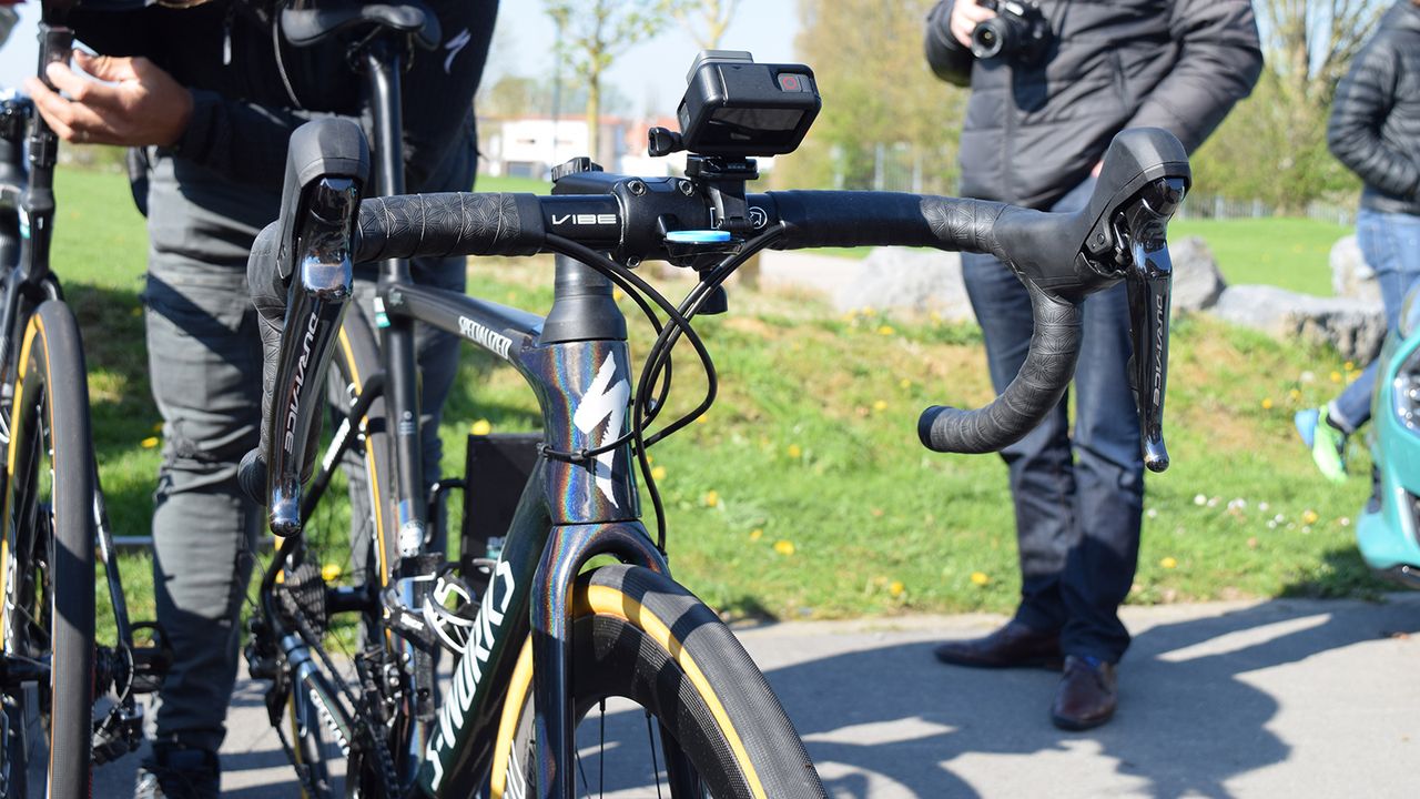 Sagan runs a mechanical drivetrain for Paris-Roubaix and so loses the opportunity for Di2 satellite sprint shifters