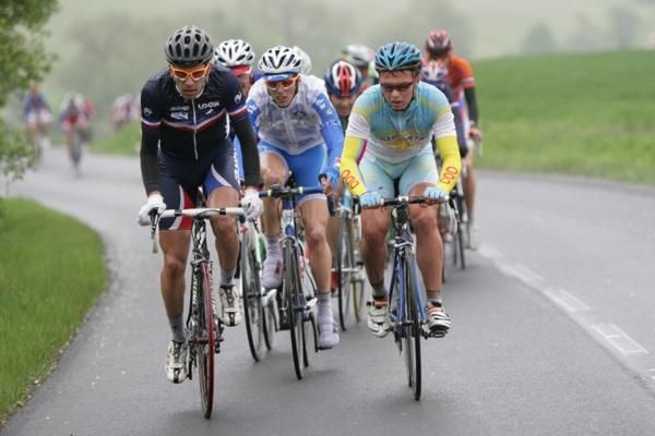 Riders from France and Kazakhstan lead an attack.