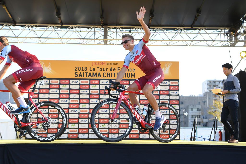 Marcel Kittel rides up onto stage