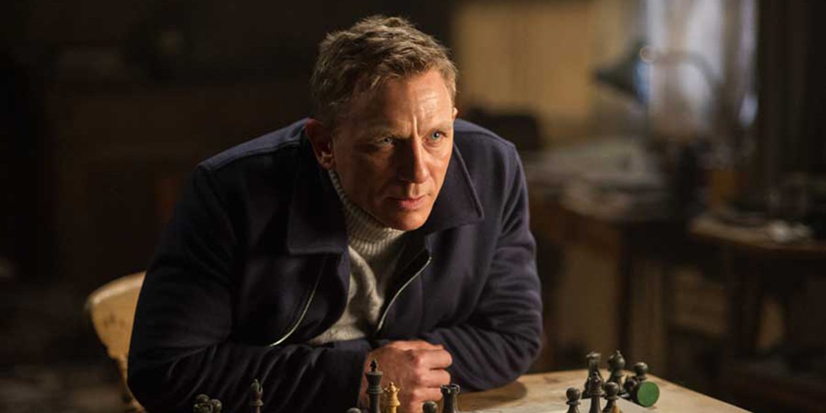 Daniel Craig&#039;s Bond in an intense game of chess