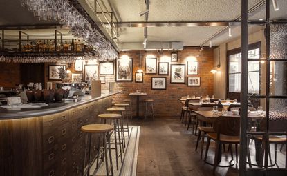 Bar area in Canto Corvino restaurant — London, UK