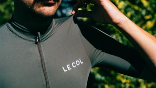 Excess material on the shoulders of the le col pro jersey II