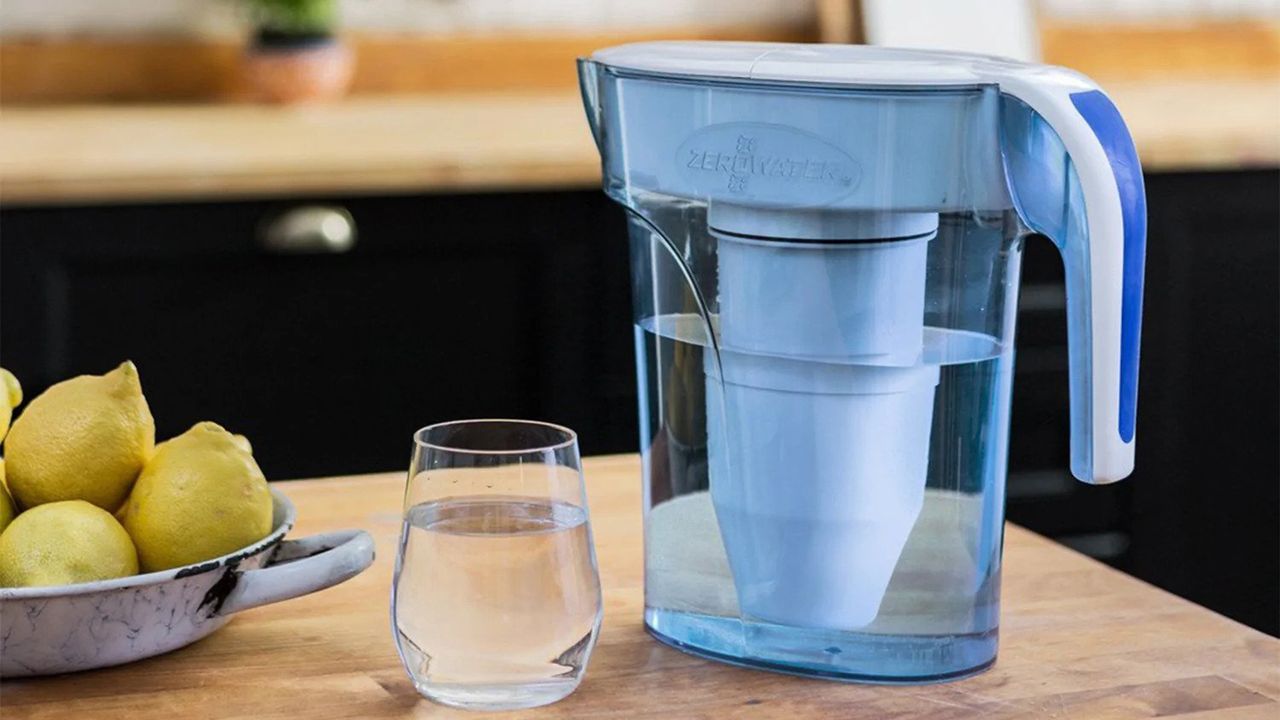 A ZeroWater water filter jug in kitchen with bowl of lemons