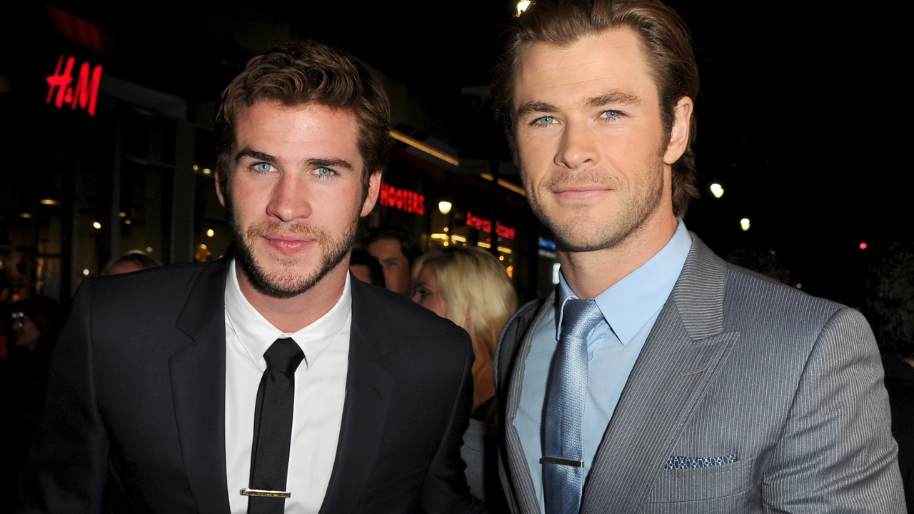 Actors Liam Hemsworth (L) and Chris Hemsworth arrive at the premiere of Marvel&#039;s &quot;Thor: The Dark World&quot; at the El Capitan Theatre on November 4, 2013 in Hollywood, California.