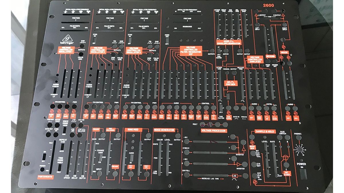 Behringer 2600