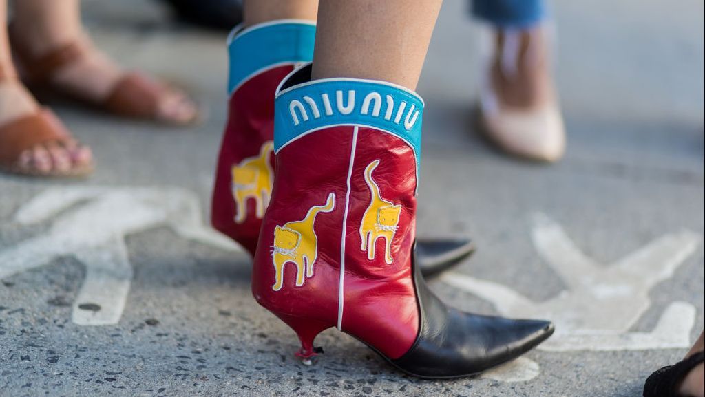 New York Fashion Week - Street Style - Day 1