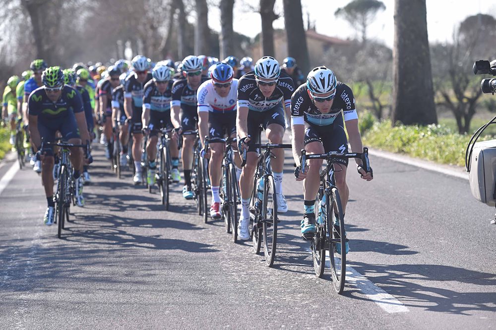 Etixx-QuickStep aim for a bunch sprint with Mark Cavendish