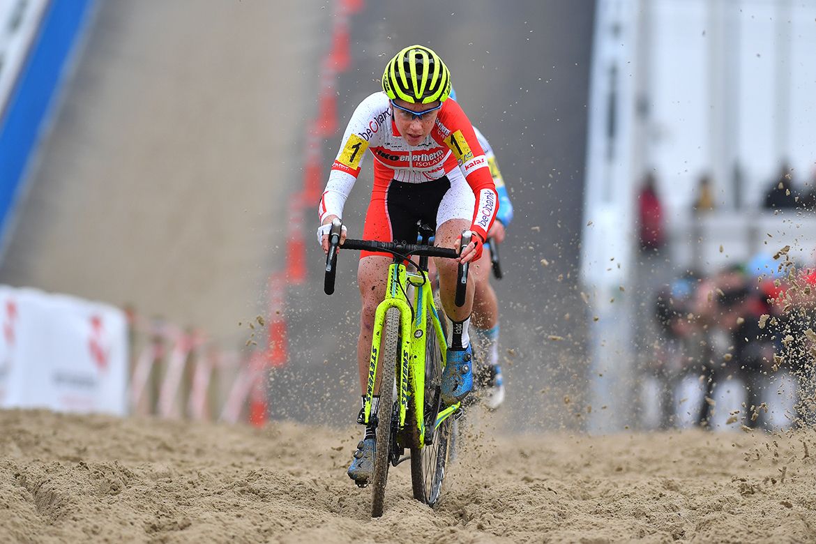 Sanne Cant leads the way through the sand